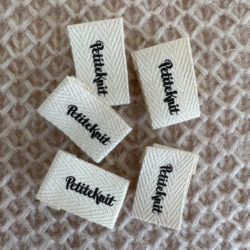 "PetiteKnit" foldet label 5 stk