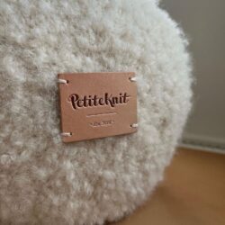 "PetiteKnit"-læderlabel