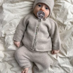 Cleo Baby Set fra PetiteKnit | Garnalternativ Drops Baby Merino