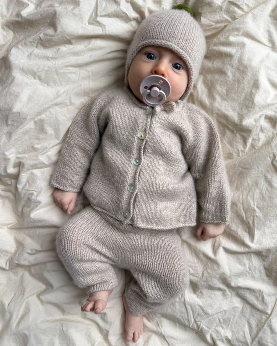 Cleo Baby Set fra PetiteKnit | Garnalternativ Drops Baby Merino