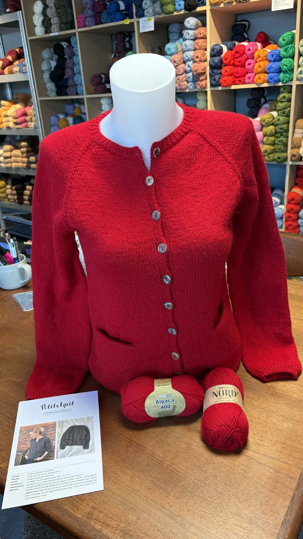 Copenhagen Cardigan fra PetiteKnit | Garnalternativ Drops Nord og Alpaca 400