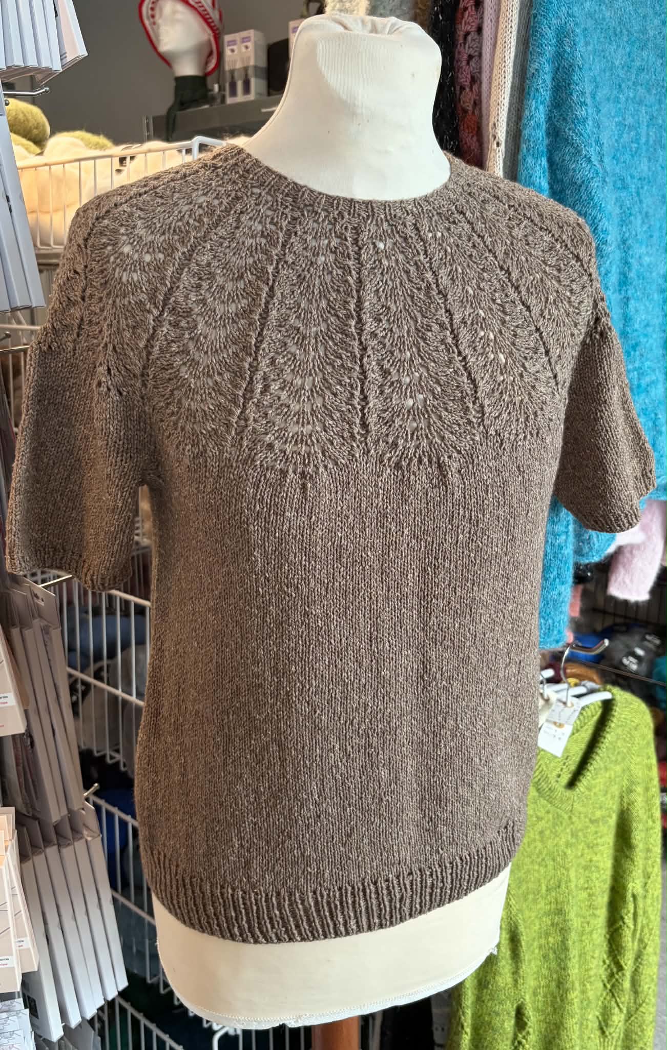 Palme Tee fra Le Knit | Organic Trio